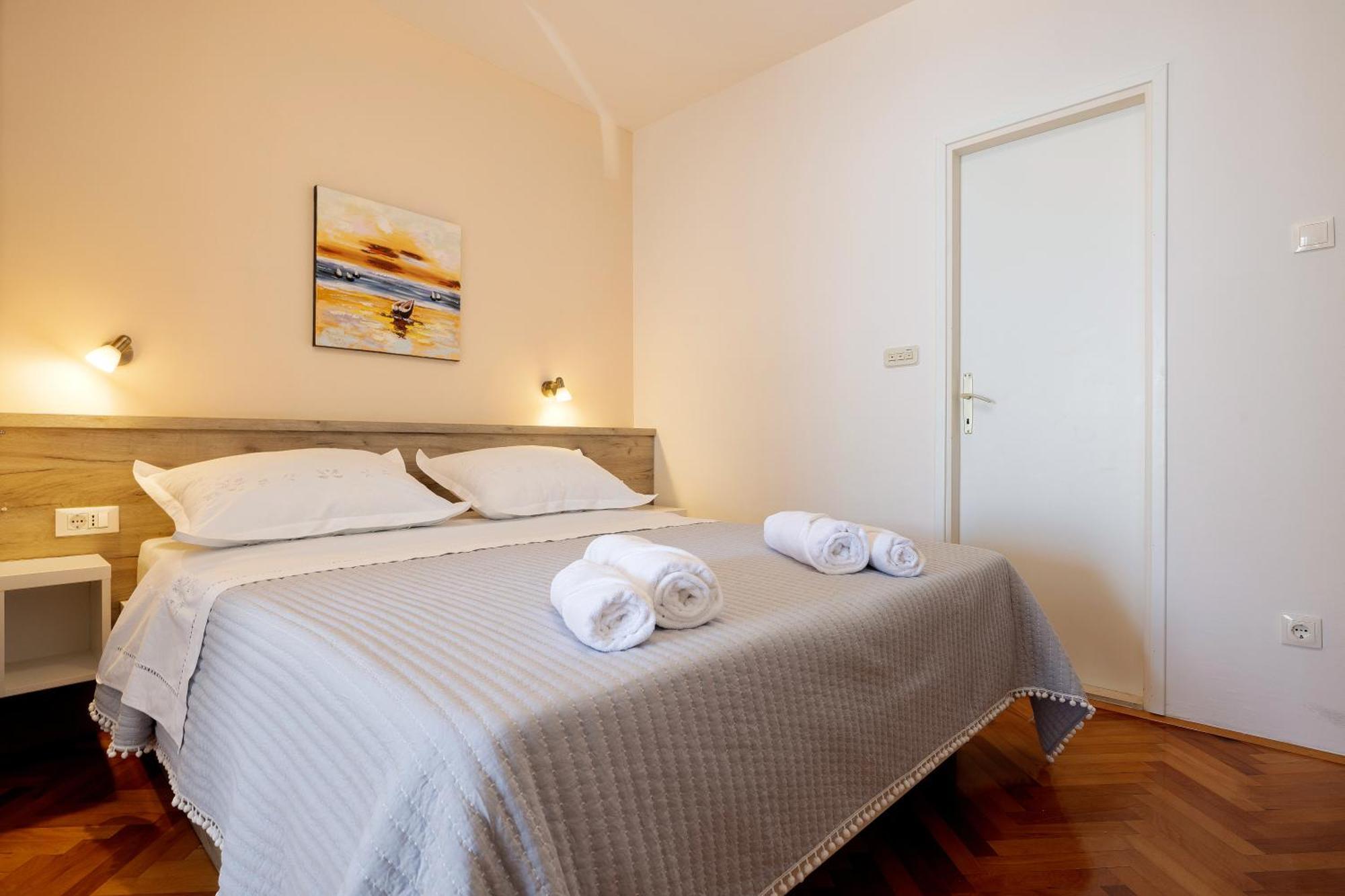 Apartmans Lale Брела Екстериор снимка