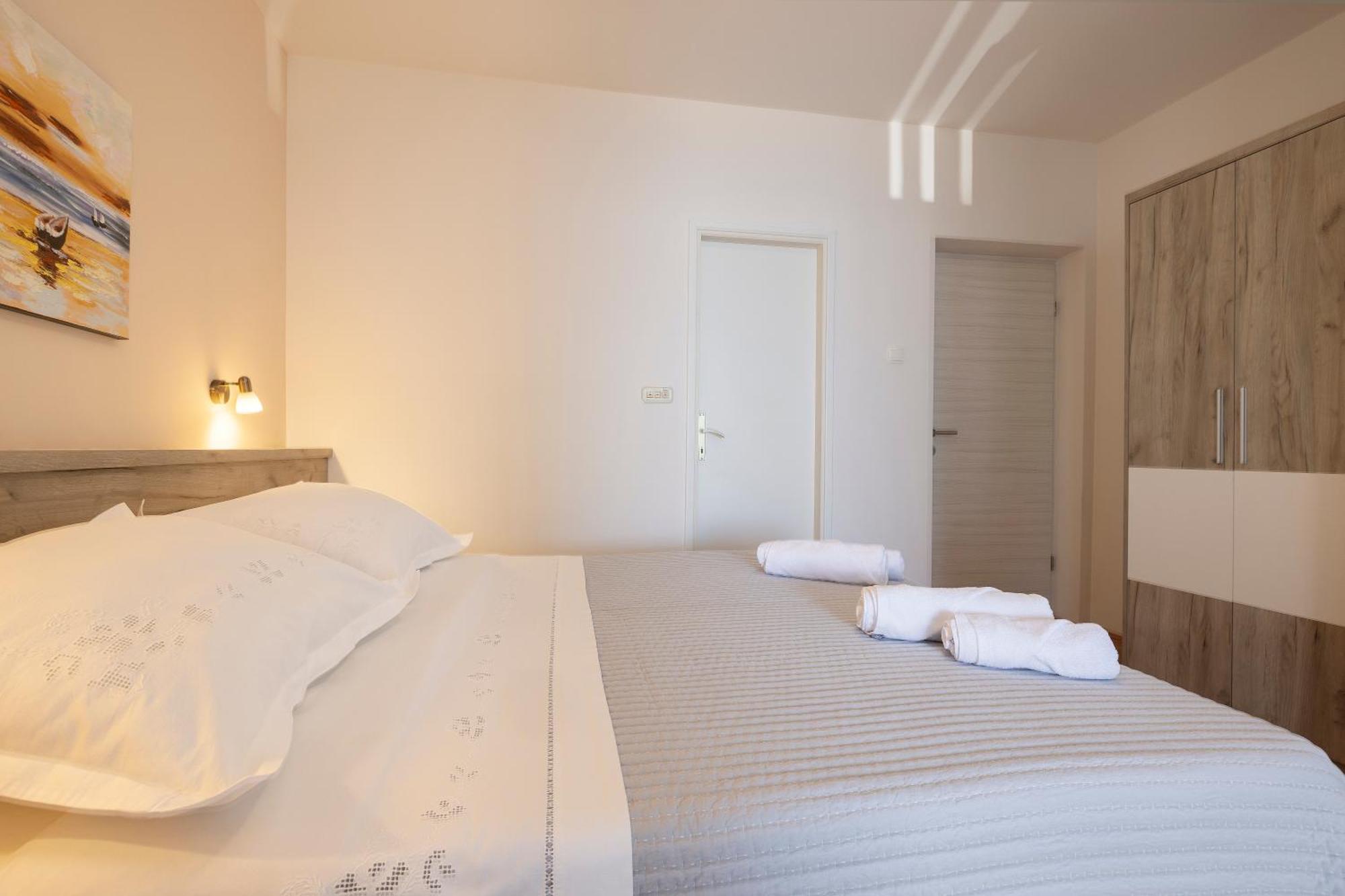 Apartmans Lale Брела Екстериор снимка