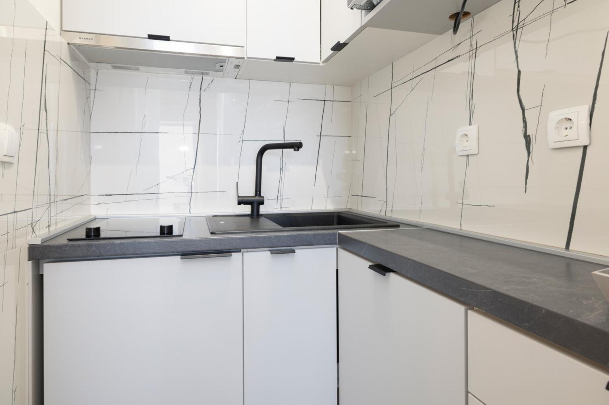 Apartmans Lale Брела Екстериор снимка