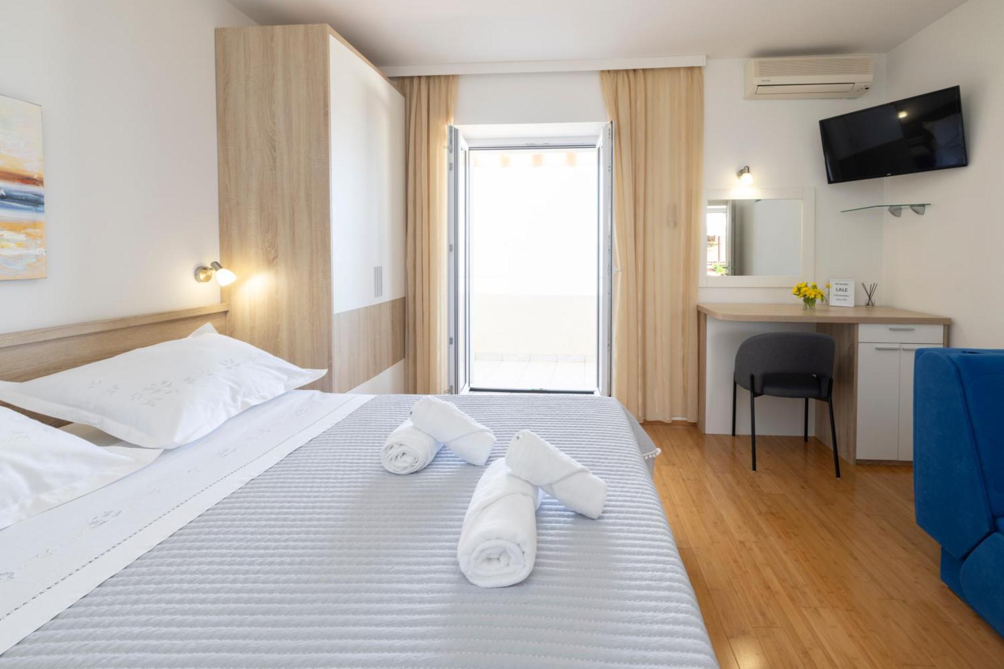 Apartmans Lale Брела Екстериор снимка